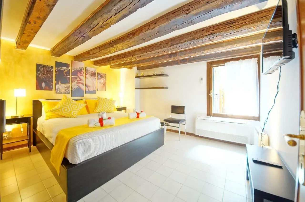 Calle Dei Fabbri San Marco Apartment contacts